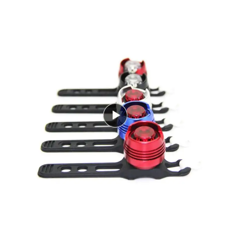 

Яркий рубиновый велосипед из алюминиевого сплава, задняя часть горного велосипеда, Монокуляр