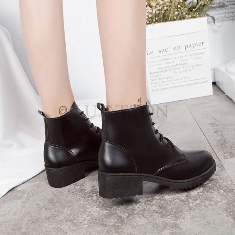 

Women Black Platform Boots 2022 New Vintage Soft Leather Flat Heel Thick Fashion Autumn Winter Short