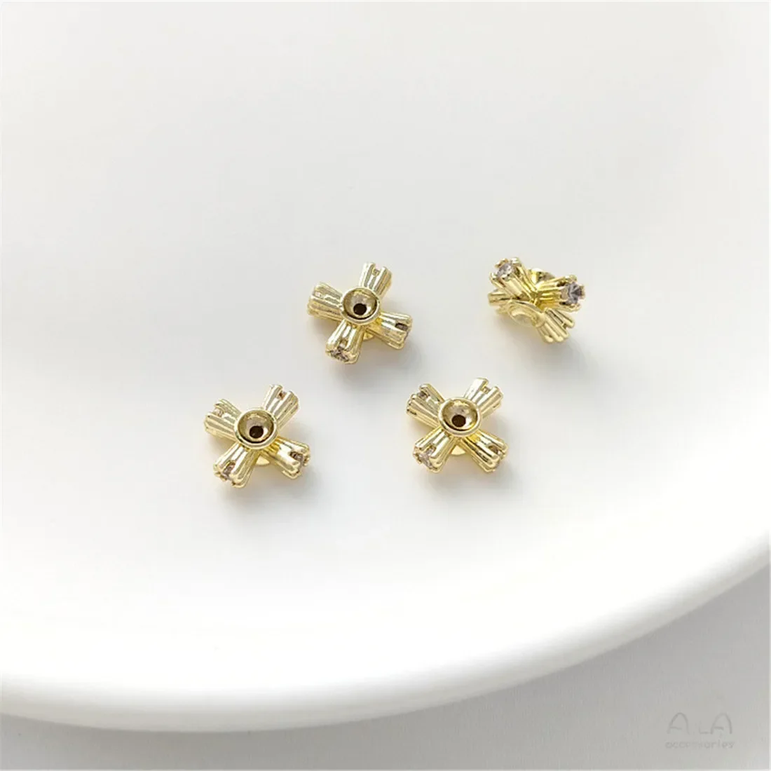 Бусины-хрестики из циркона с четырьмя угловыми прокладками жемчужный браслет