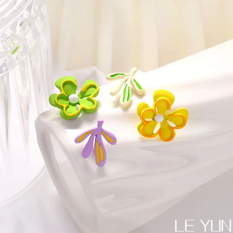 

Асимметричные серьги из серебра S925 пробы в форме цветка, серьги на раннюю весну, модные индивидуализированные серьги на весну/лето