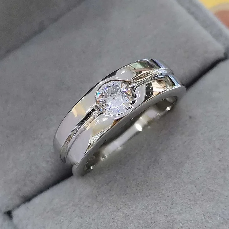 Мужское кольцо с муассанитом карата из серебра 925 пробы