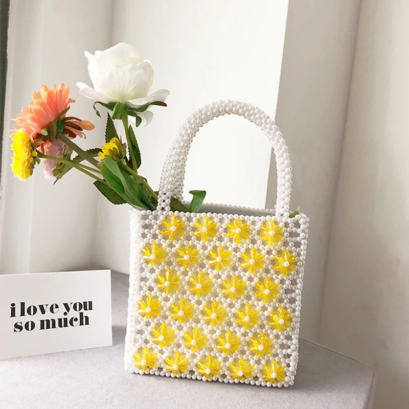 

Heavy Metal Weave Pearl Heart Beach Design Lady Handbag Simple Handheld Resort Retro Lined Summer Bags with Petal Handles 2023