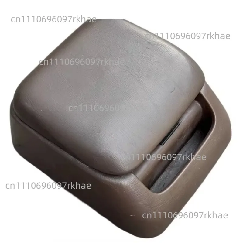 Фото Подходит для Toyota Overbearing 2700 3400 LC95, верхняя накладка подлокотника, высокая версия 96-02, демонтированные детали для автомобилей. №4