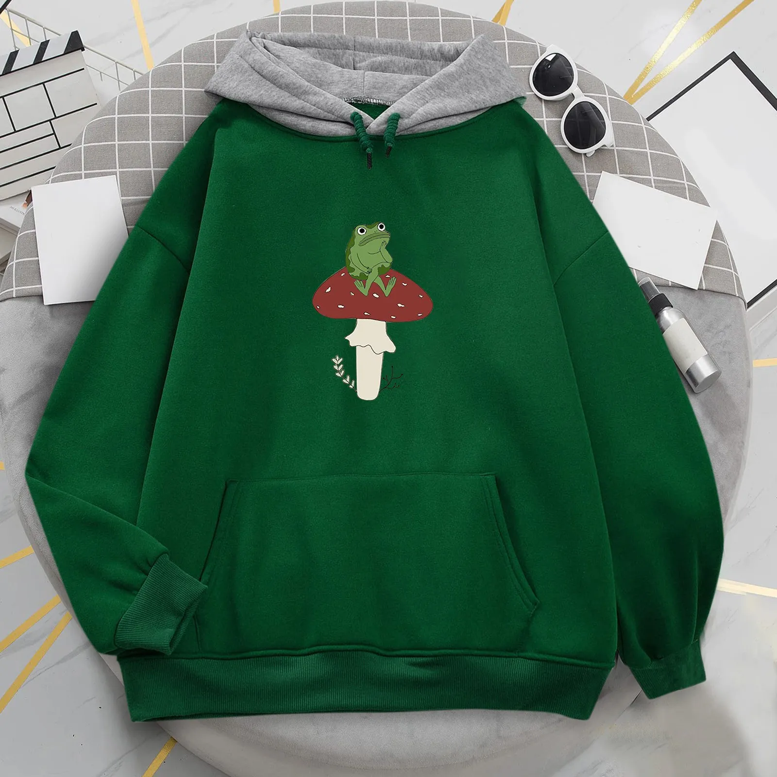 

Женская светильник стовка с капюшоном и принтом лягушки