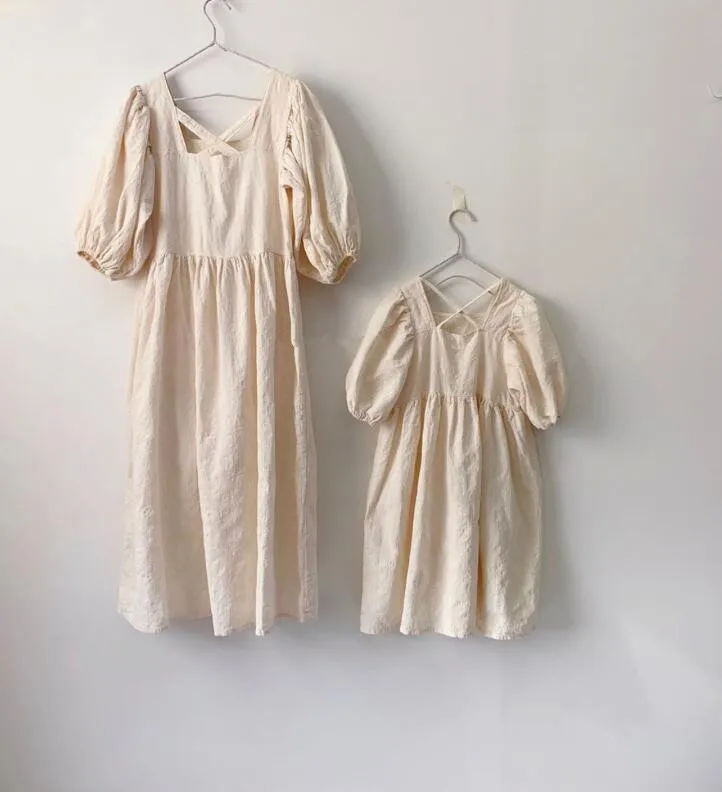 

2022 Ins Japanese and Korean Summer Girls' Geometric Pleated Cotton Linen Cross Leisure Short Sleeves Princess Dress