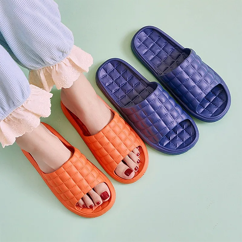 Женские Простые черные белые Нескользящие шлепанцы на платформе |