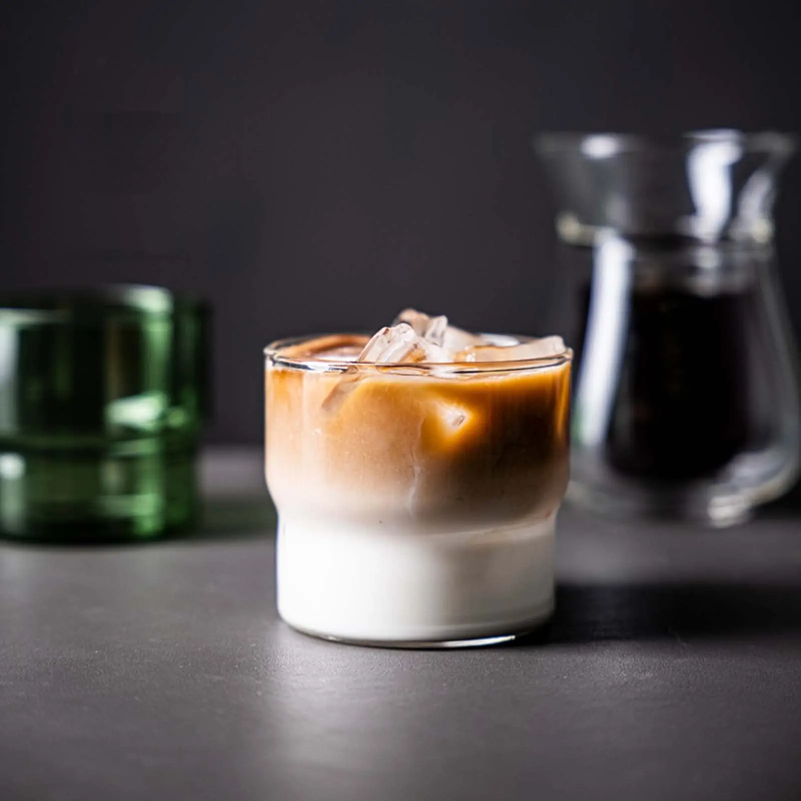 Винтажный набор из 4 Штабелируемых цветных стеклянных стаканчиков-Премиум тумбы