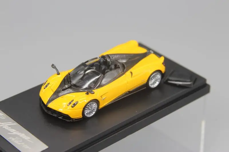 

LCD 1:64 two-color touring car sports car model Huayra convertible version for Pagani