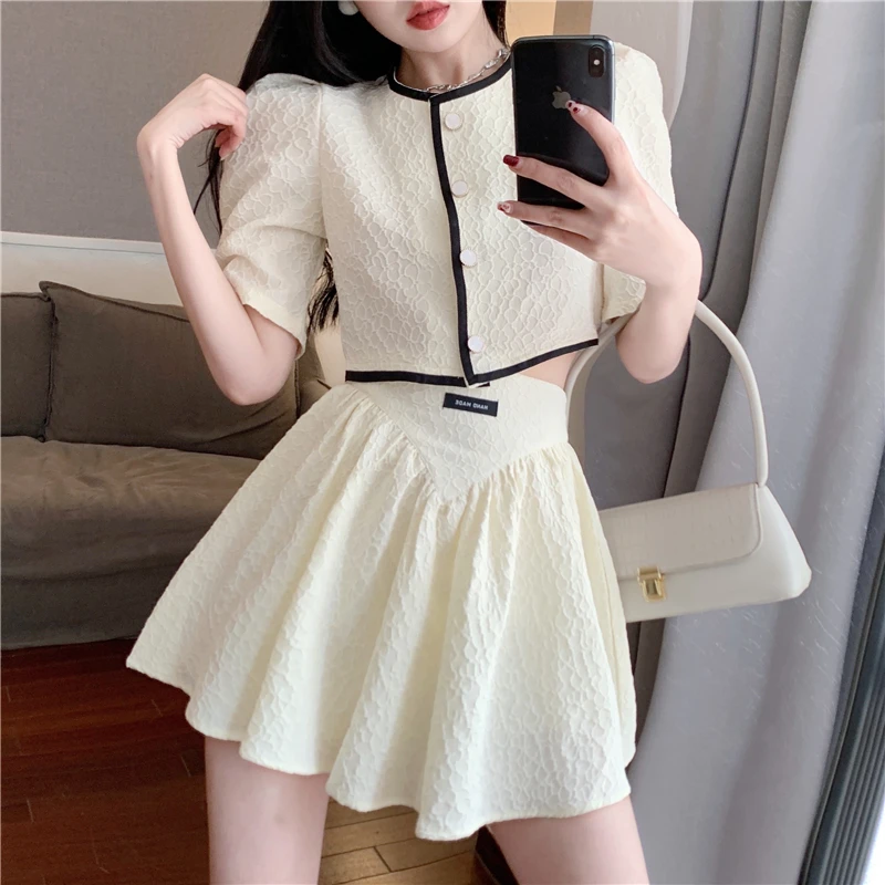 

two piece sets sweet small hubble-bubble sleeve blouse sweet wind brim minus age show thin half-length skirt of tall waist