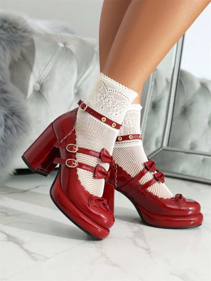 Женские туфли-лодочки из лакированной кожи на высоком каблуке и платформе