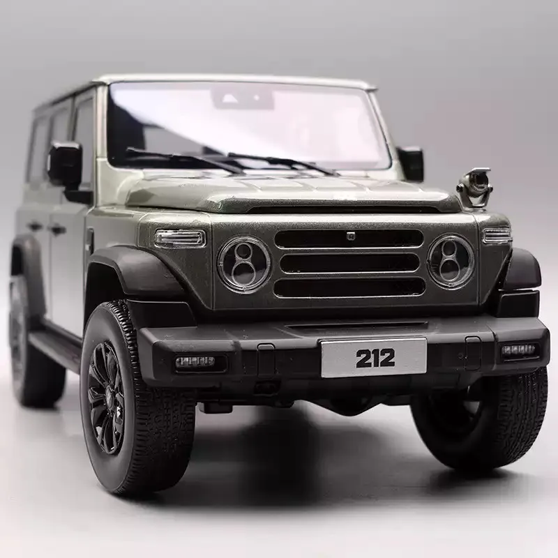 Фото BJ212 BEIQI 212 T01, имитационная модель автомобиля из сплава, украшение для внедорожника, металлическая копия кусочков, подарок для мальчиков, коллекционная коллекция для взрослых, зеленый, 1:18 №1