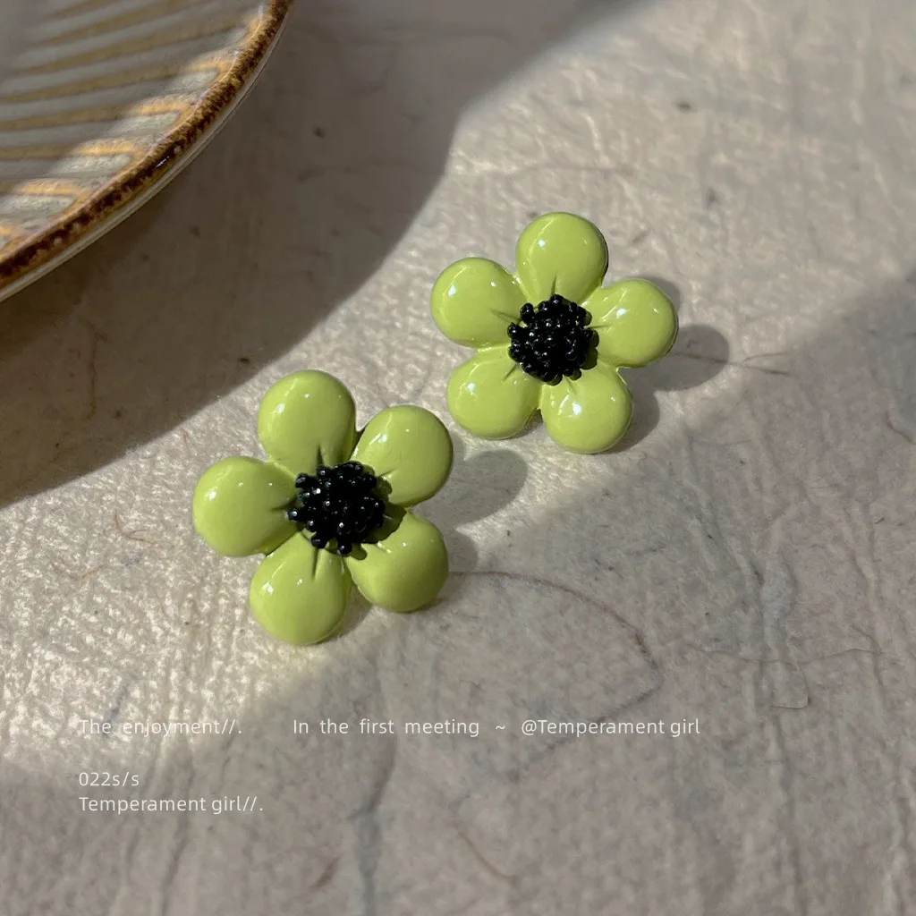 

Summer New 925 Silver Needle Avocado Green Metal Flower Stud Earrings Korean Simple Personalized Enamel Jewelry for Women Girls