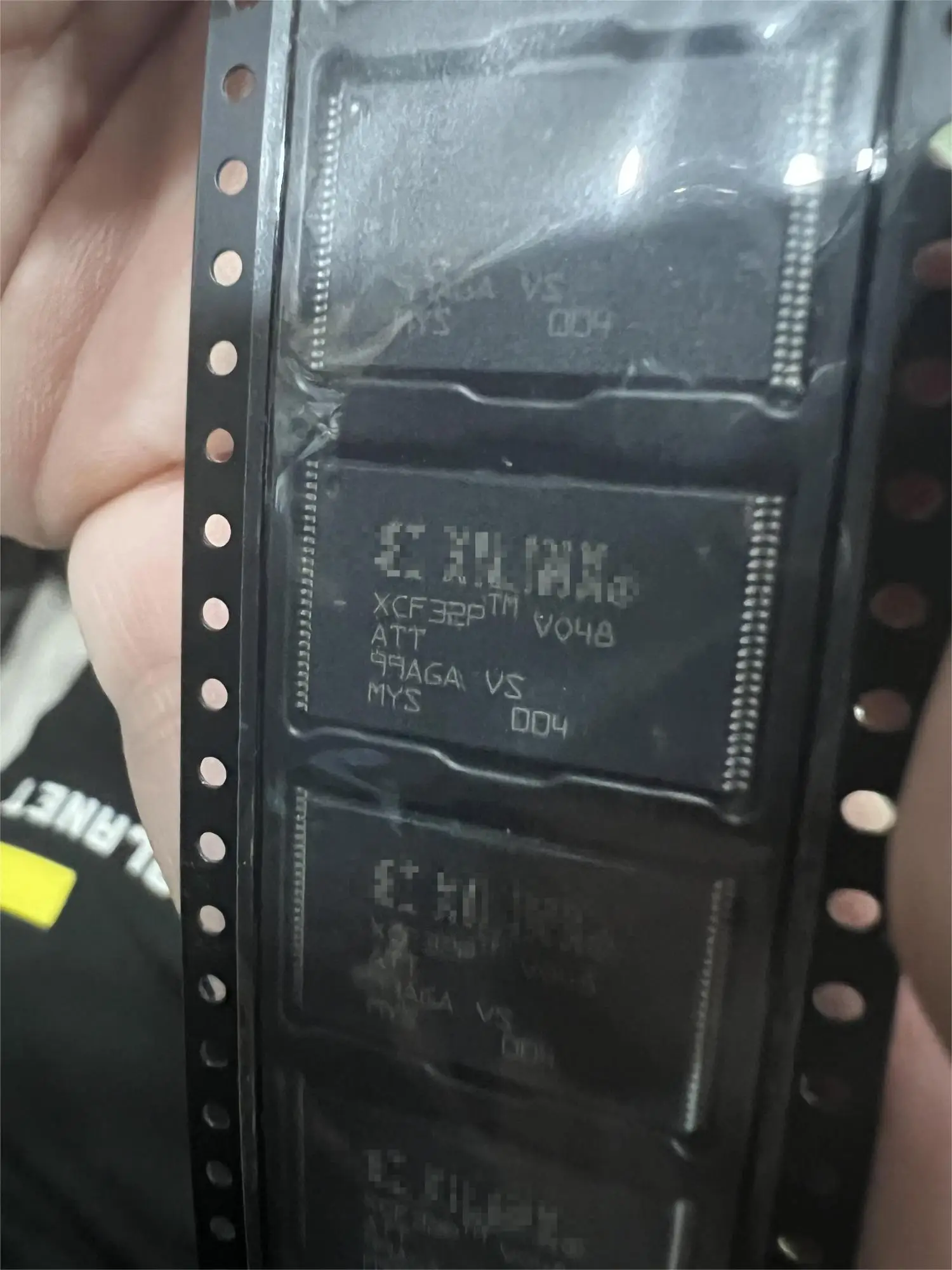 XCF32PV048C SRAM память и продукты хранения данных