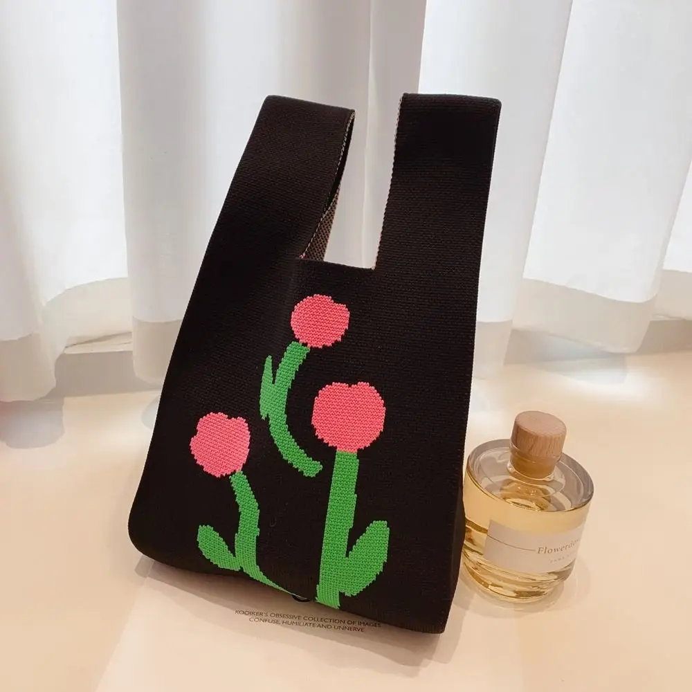 Яркая женская сумка-тоут с ремешком на запястье