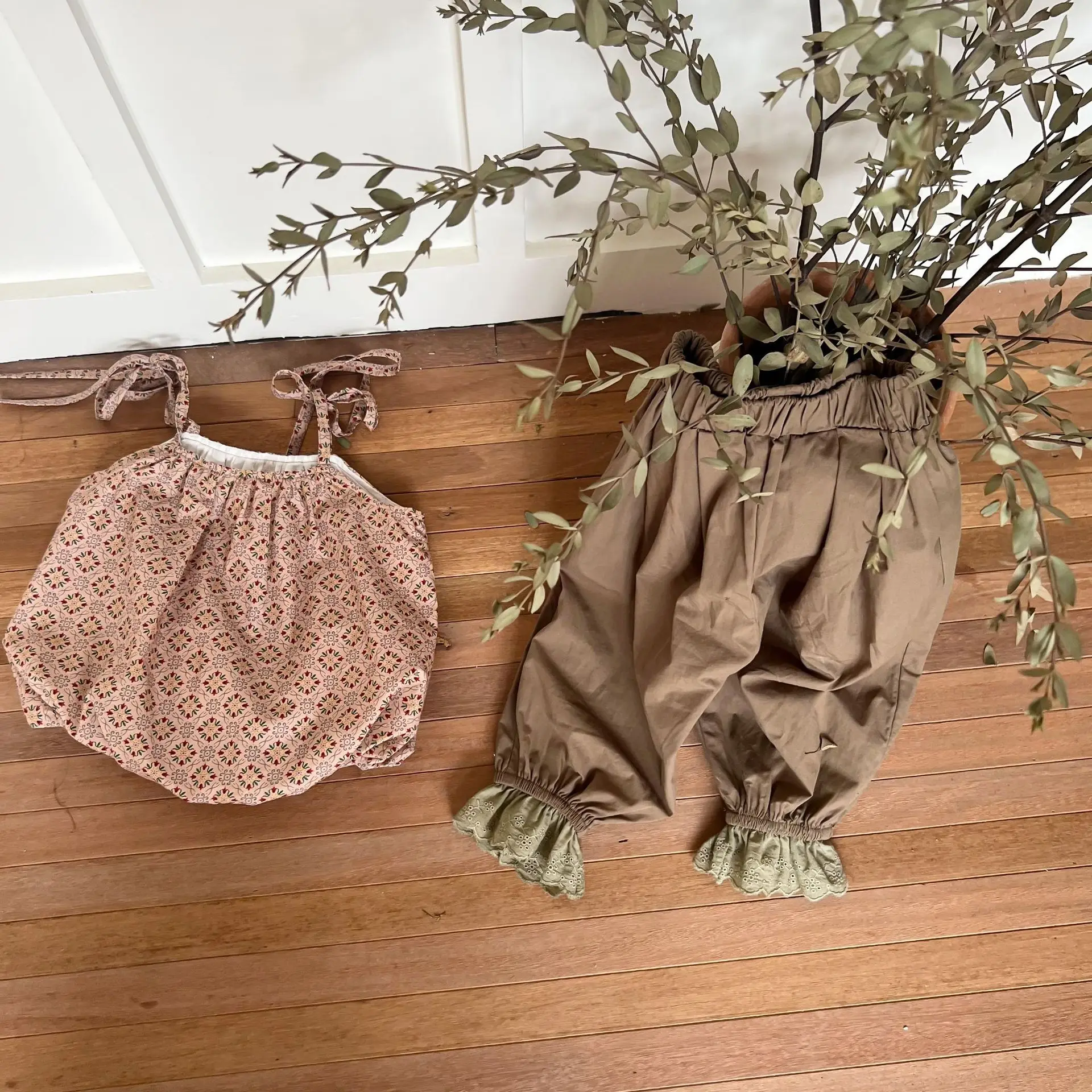

2023 Summer Infant Girl Clothes Set Cotton Patchwork Lace Jogger Loose Pants Suit Floral Drawstring Camisole Toddler Outfit
