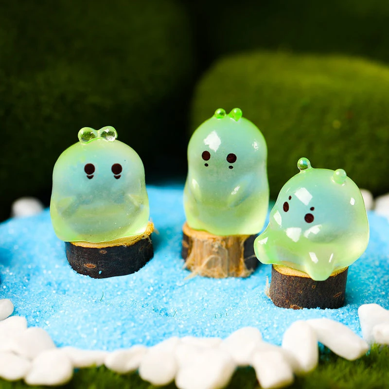 Светящаяся миниатюрная фигурка инопланетянина