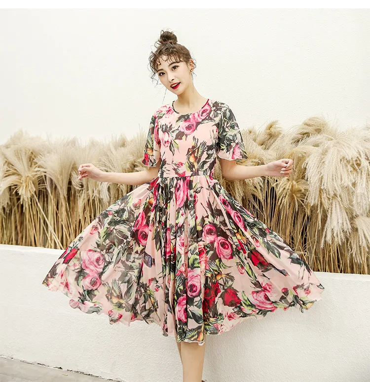 Женское платье средней длины красное в сеточку с принтом листьев лотоса цветов и