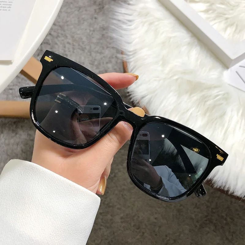 

2022 модные квадратные солнцезащитные очки Женские винтажные брендовые дизайнерские солнцезащитные очки женские черные заклепки ретро оттенки зеркальные очки