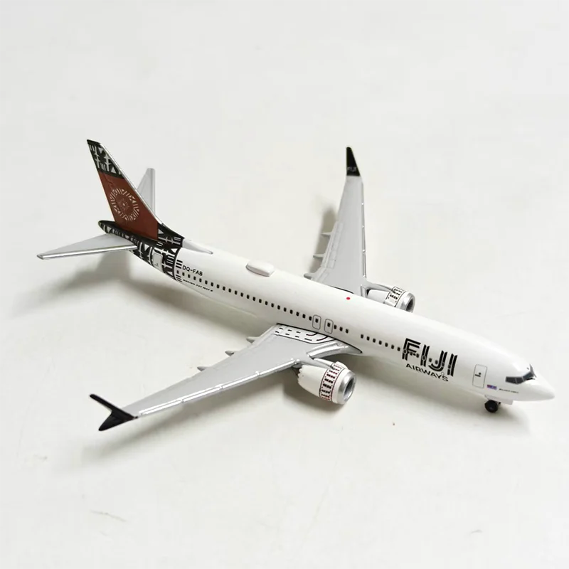 Фото Модель пассажирского самолета Herpa Diecast Alloy 1:500, масштаб 1:500, Fiji Boeing 737 MAX 8 537117, для коллекций и демонстрации. №2