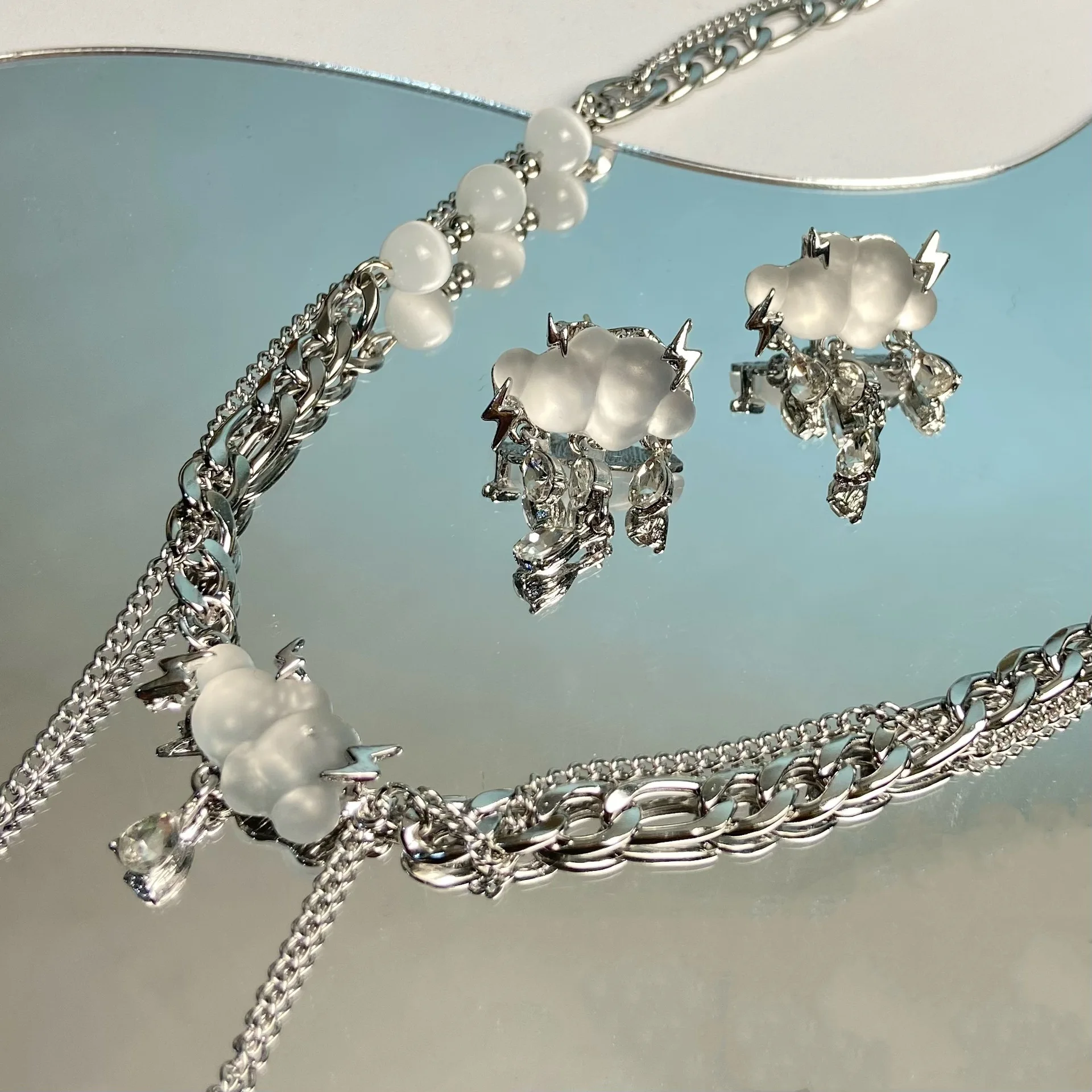 

Hip Hop Dream Good Night Clouds Star Neck Chain Necklace Unique And Cute Design Sense Childish Girls Clavicle Chain Exquisite