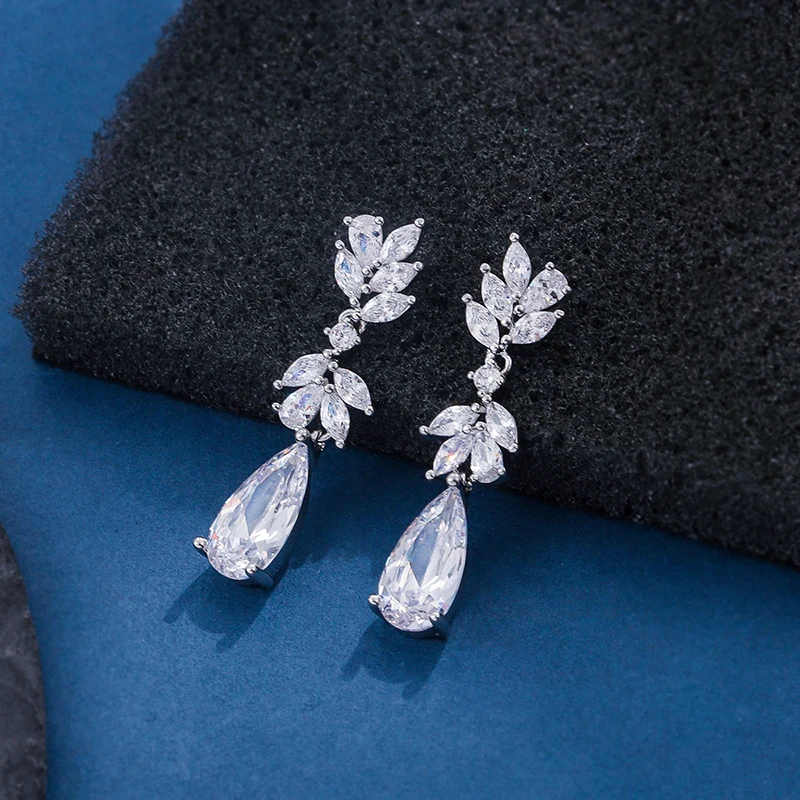 Новое поступление от бренда WEIMANJINGDIAN длинные серьги-подвески с фианитами в форме