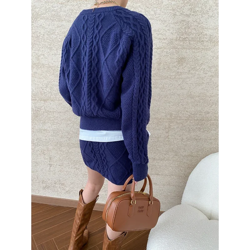 Женский Повседневный мягкий ромбовидный вязаный кардиган костюм с юбкой серый