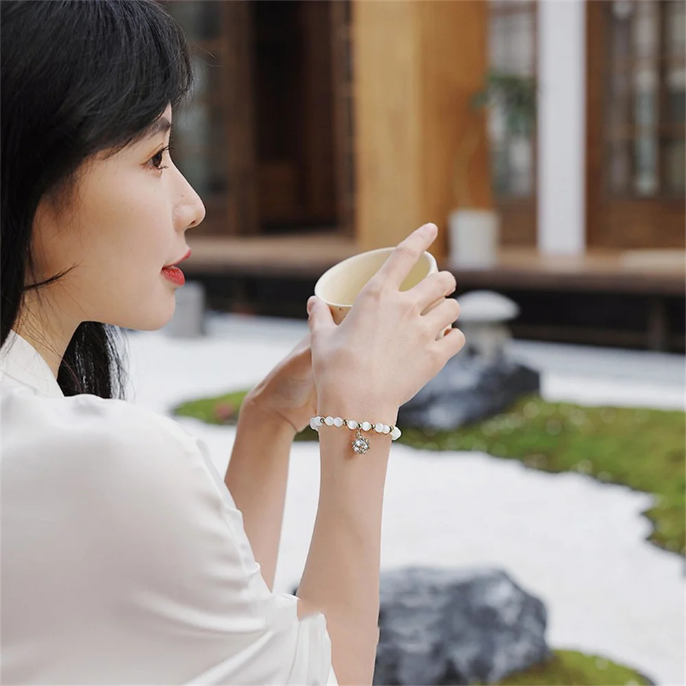 

South Korea Fashion Simple Personality Adjustable Bracelet Opal Bracelet Temperament Design SenseSet Diamond Hand Act The Role