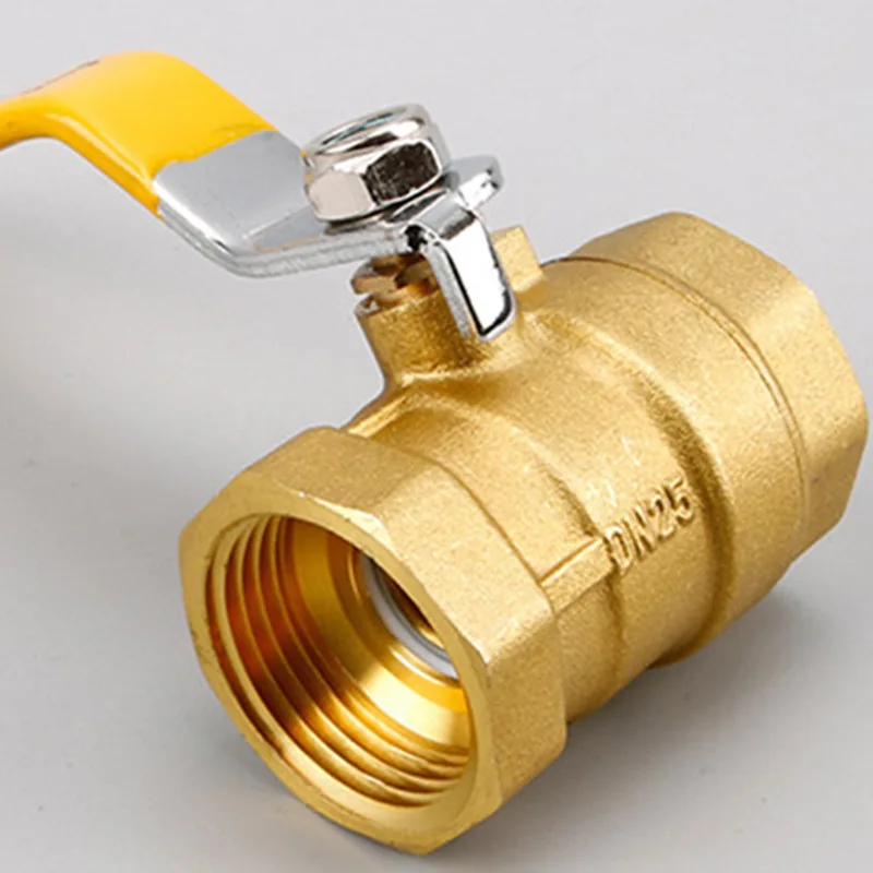 R410a refrigerant charging. медный вентиль. кран проходной 12 мм. вентиль у медового духового. медные вентиля.