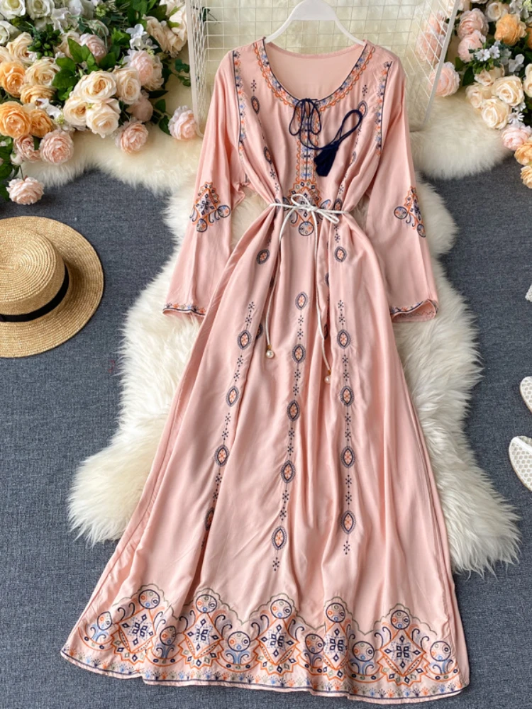 

Bohemian Long Dress 2020 New Women Vintage Embroidered Flower Round Neck Beach Dresses Woman Slim A Line Long Robe