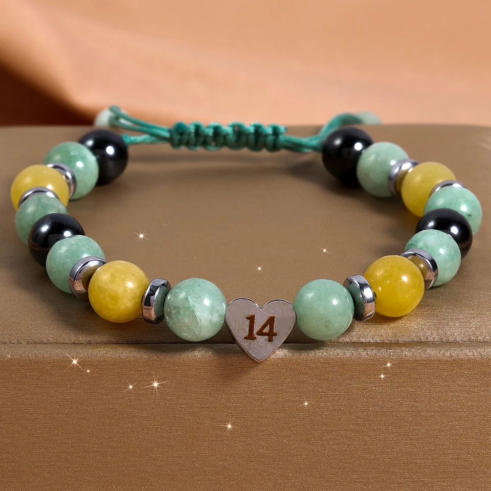 Женский плетеный браслет с бусинами в форме сердца