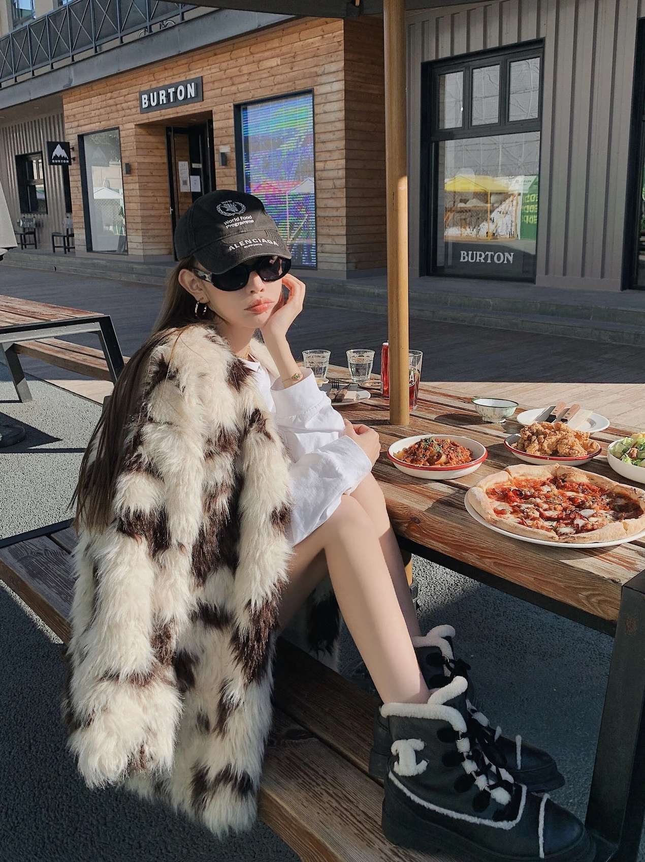 Меховая верхняя одежда с коровьим узором для защиты окружающей среды женская