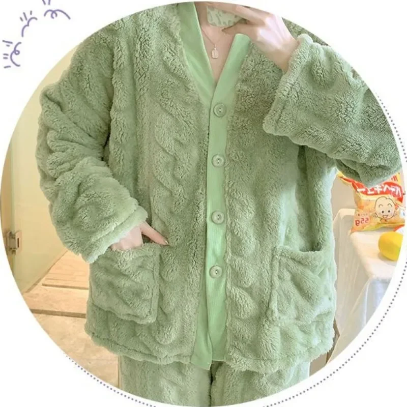 Рисунок 6 - Женская флисовая Пижама кораллового цвета