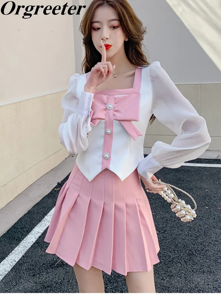 

Женский комплект из двух предметов, блузка с квадратным вырезом и пышными рукавами и плиссированная мини-юбка с бантом, весна