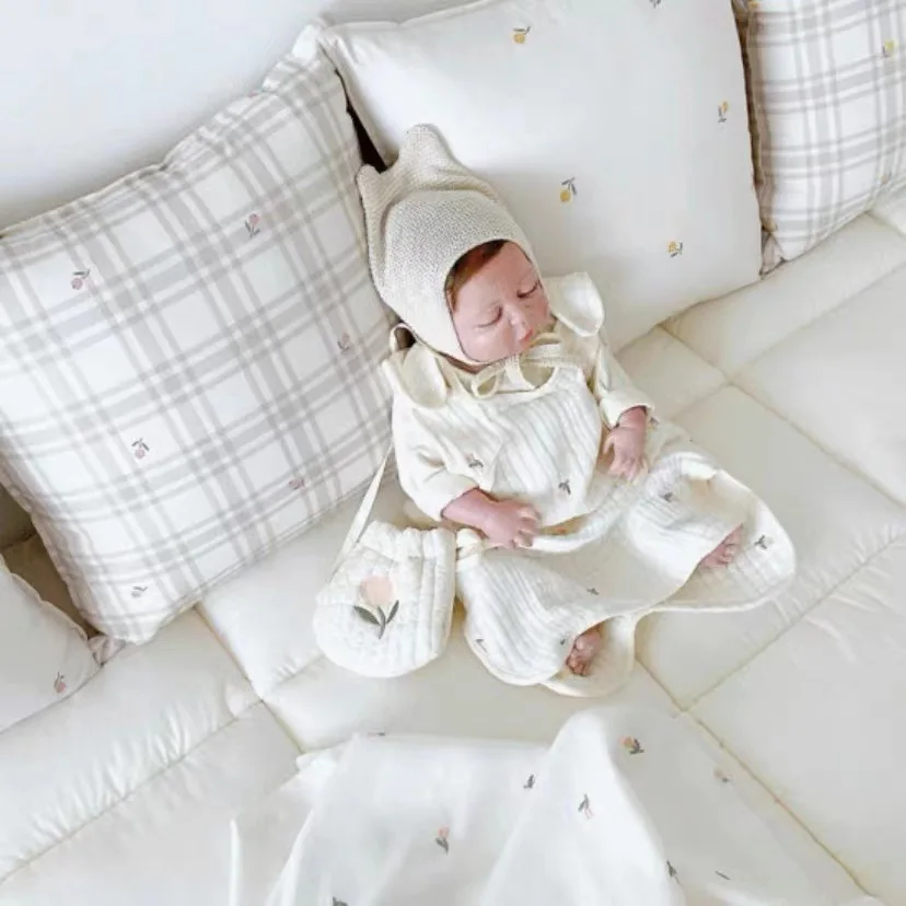 Детская сумка через плечо с вышивкой и мультяшным медведем