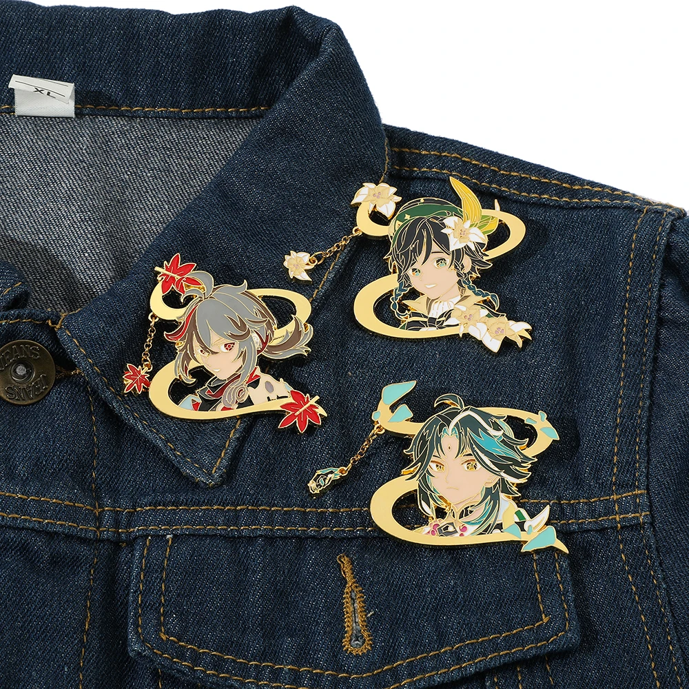 Брошь на пуговице-цепочке с кисточкой Genshin