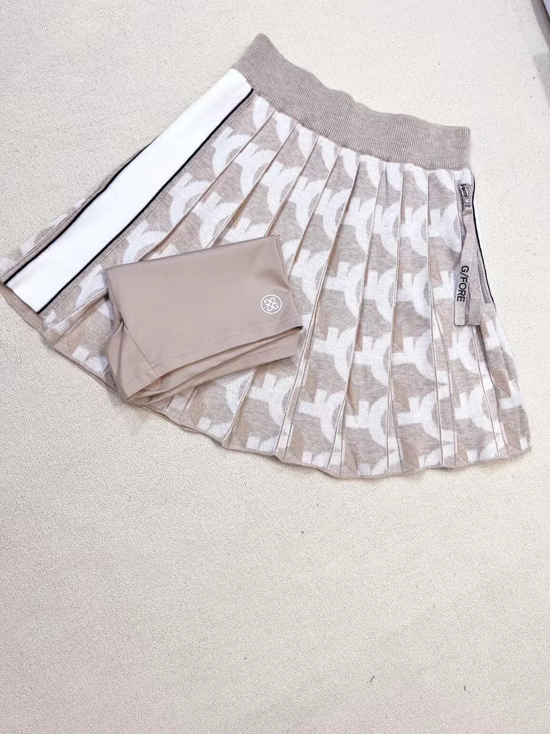 Spring and autumn 2022 new model Golf Clothing Women's Knit Shirts Hooded Short Sleeve Pleated Skirt Slim Fit Stretch  Golf Top