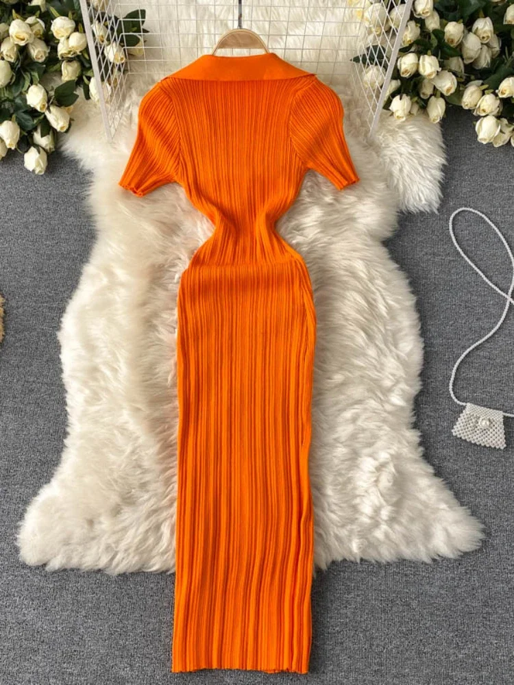 Платье женское летнее трикотажное с отложным воротником и разрезом