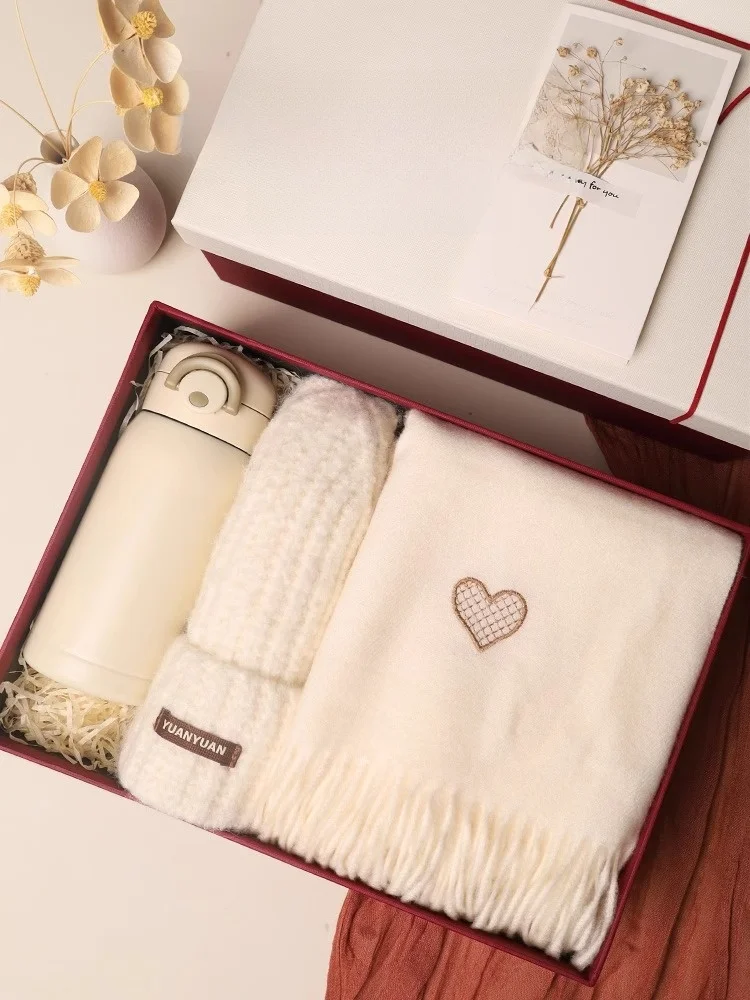 Подарок на день рождения для девочек подруги практичный высококачественный шарф