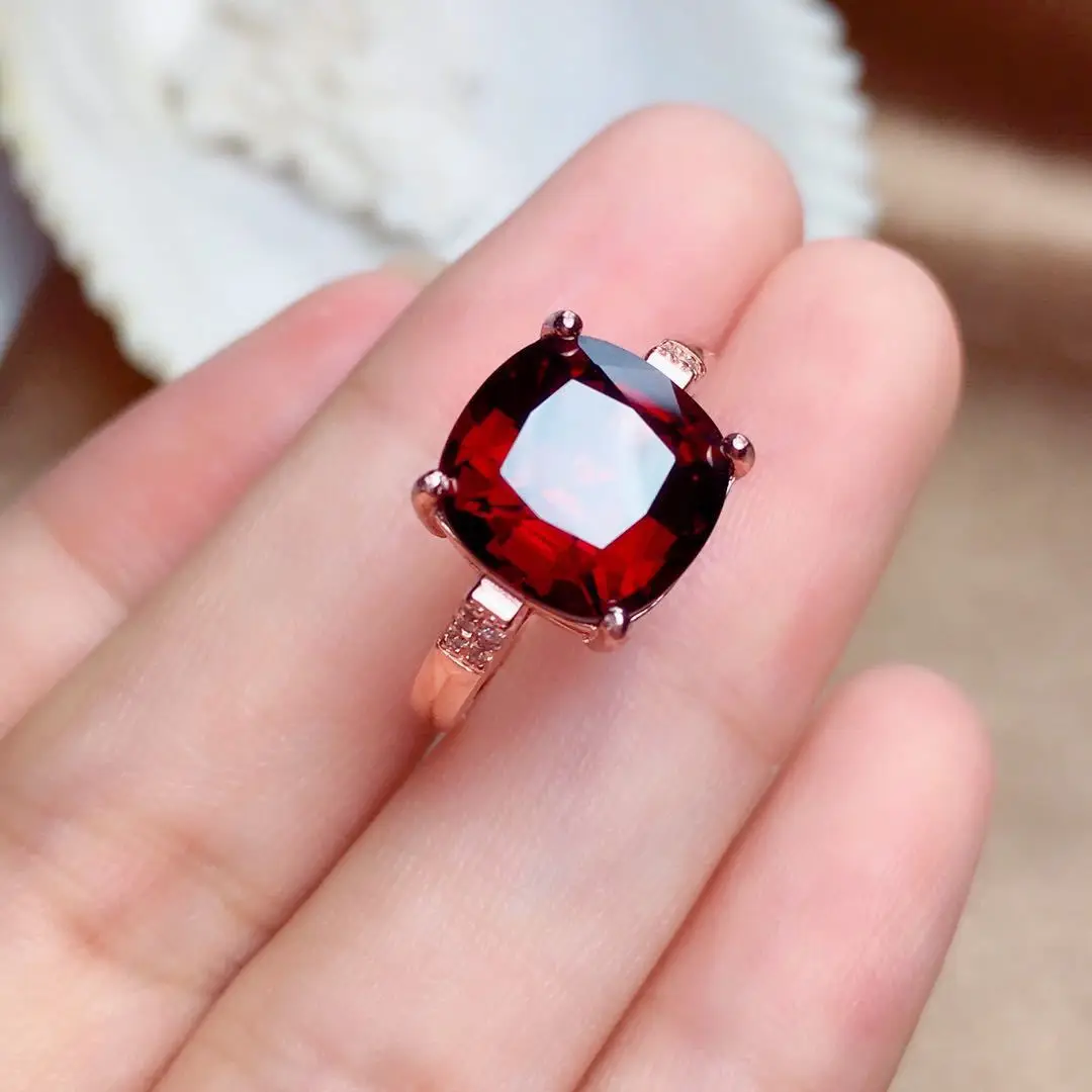 

Imitation natural Mozambique ring for women rose gold color charms garnet ring red crystal gems Seiko openwork anillos jewelry