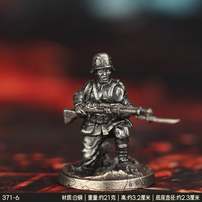 

Медная статуэтка солдата