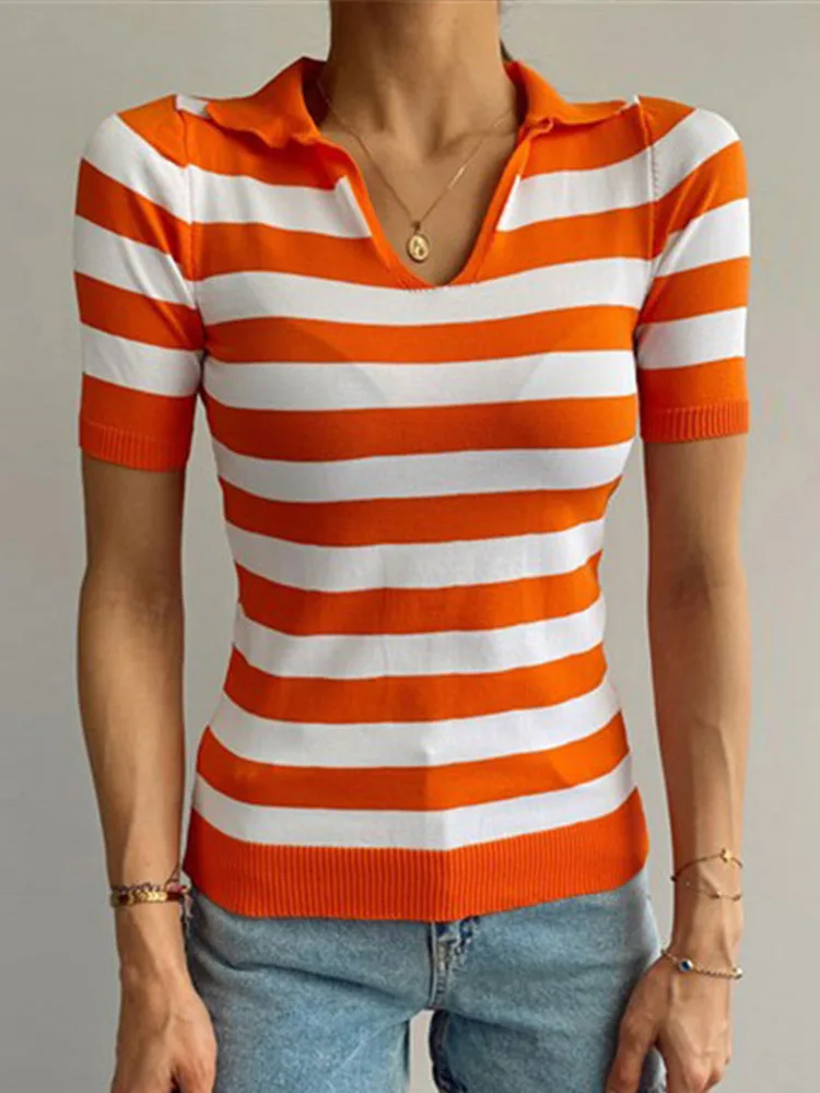 Женская трикотажная рубашка-поло в полоску с коротким рукавом и V-образным