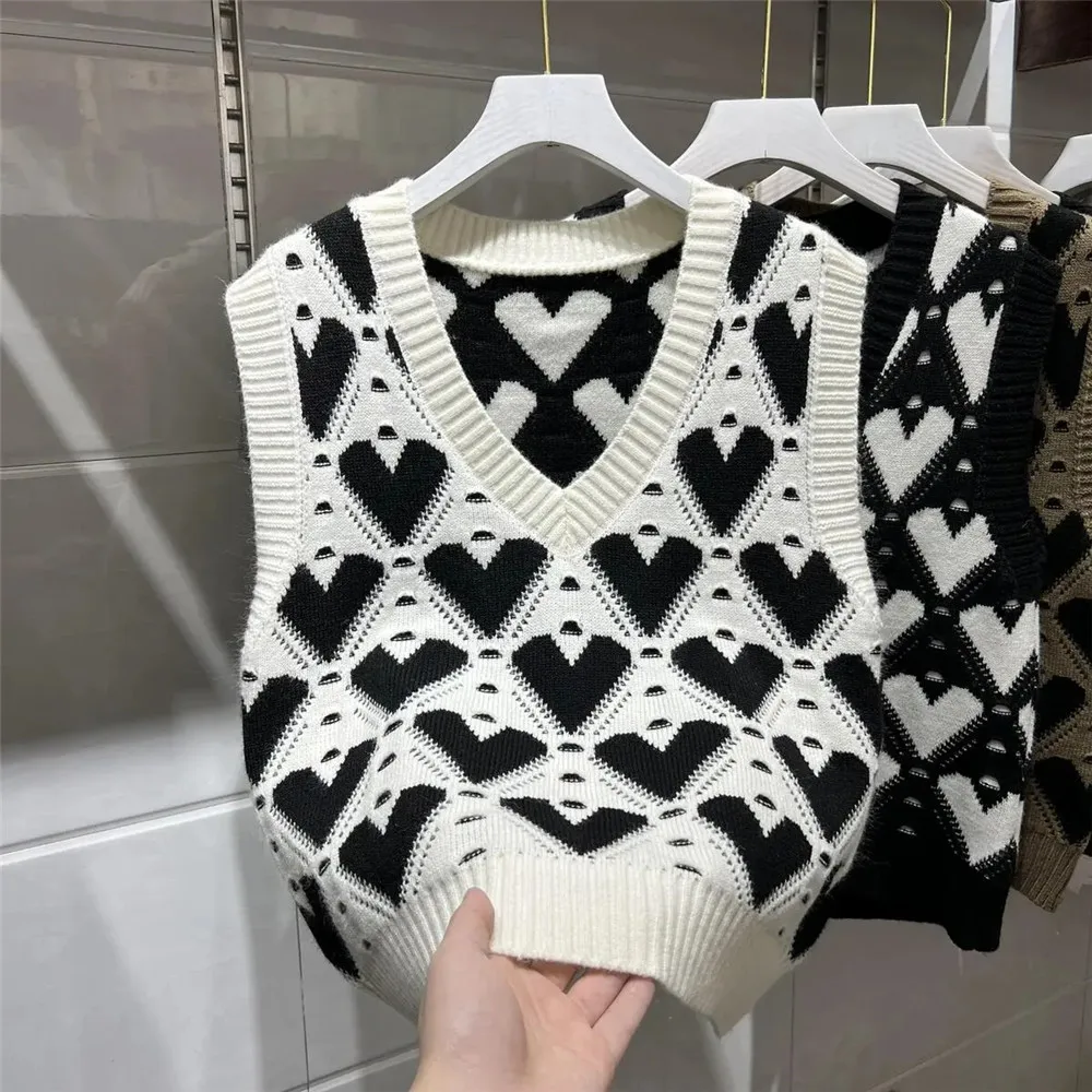 

Женский вязаный свитер, жилет большого размера без рукавов с V-образным вырезом и соединением в форме сердца, универсальная Свободная верхняя одежда для весны и осени