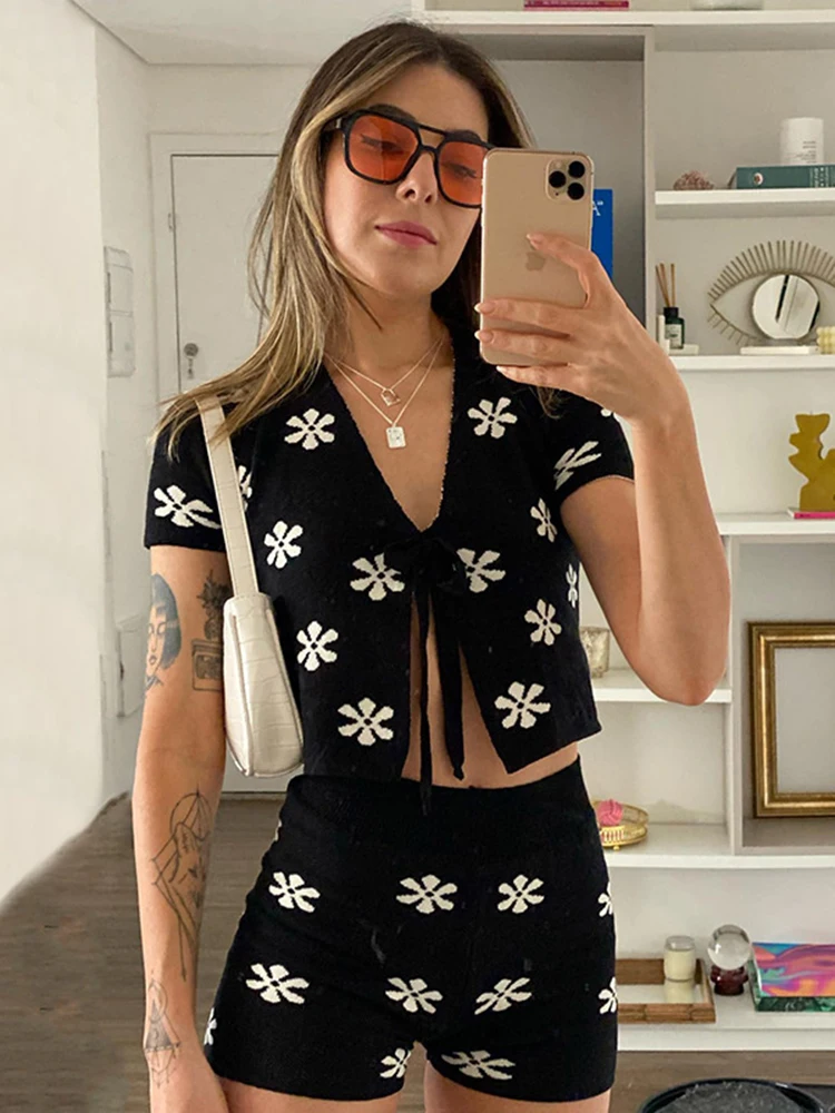 

Sibybo Summer Y2k Tie Skirt Set For Women Sexy Cropped Navel Short Sleeve Pattern Femme Clothes Fashionable Casual Beach Skirt