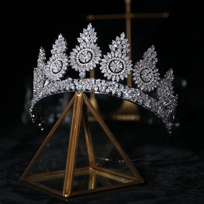 

Floral White Wedding Dress Individually Wrapped Rhinestone Electroplating Women's Tiara