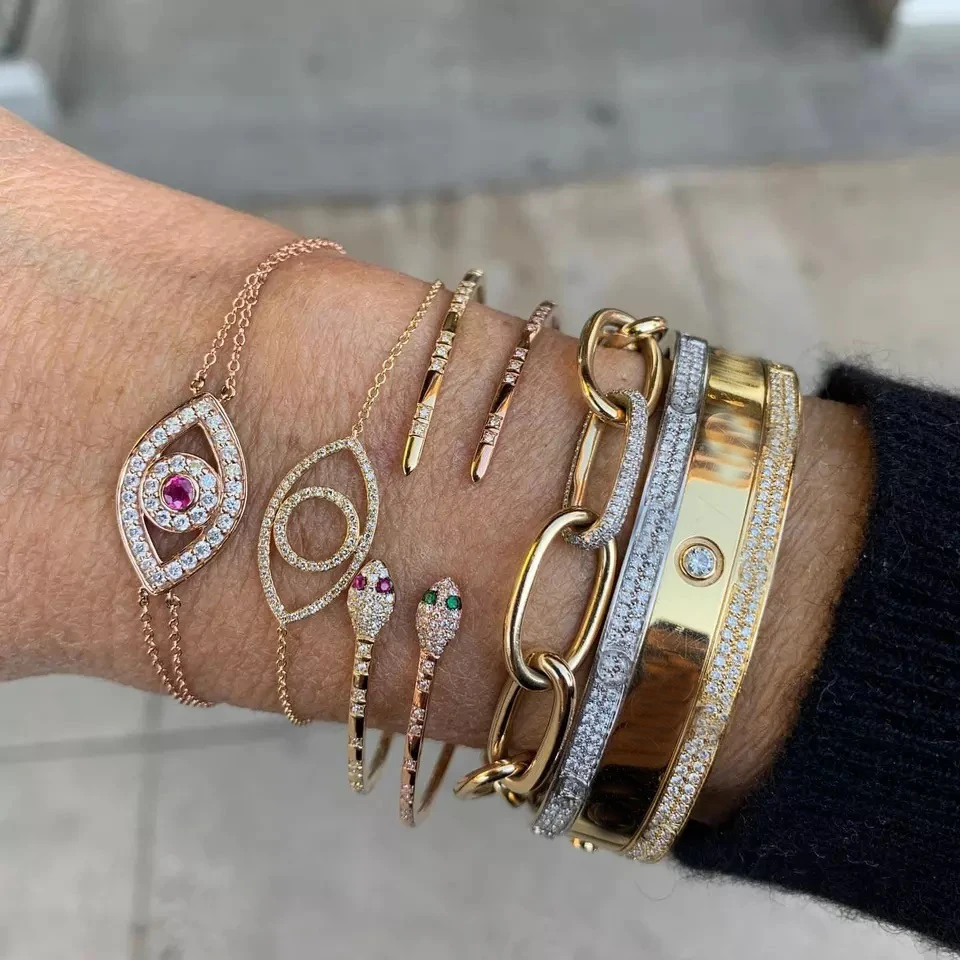 

Браслет-манжета Женский, регулируемый, с фианитами