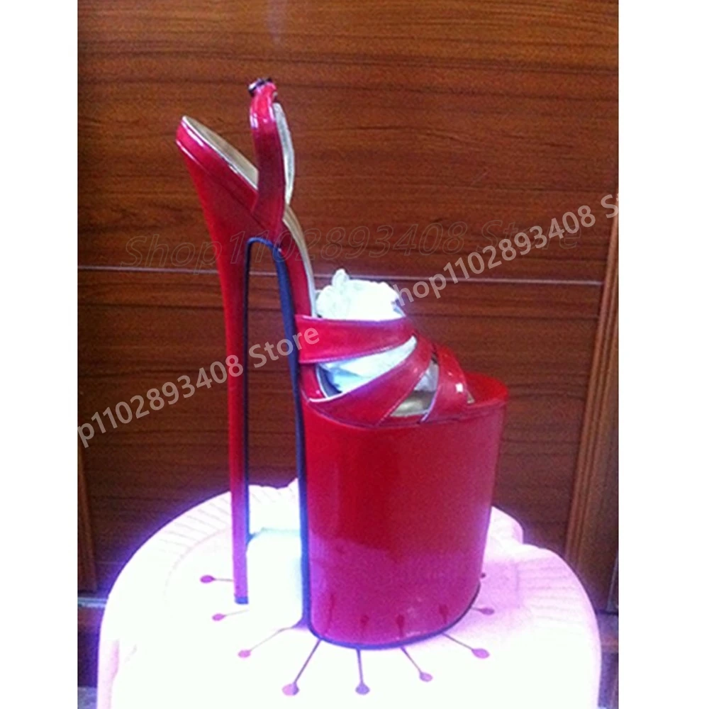 Женские лаковые босоножки на платформе и высоком каблуке-шпильке