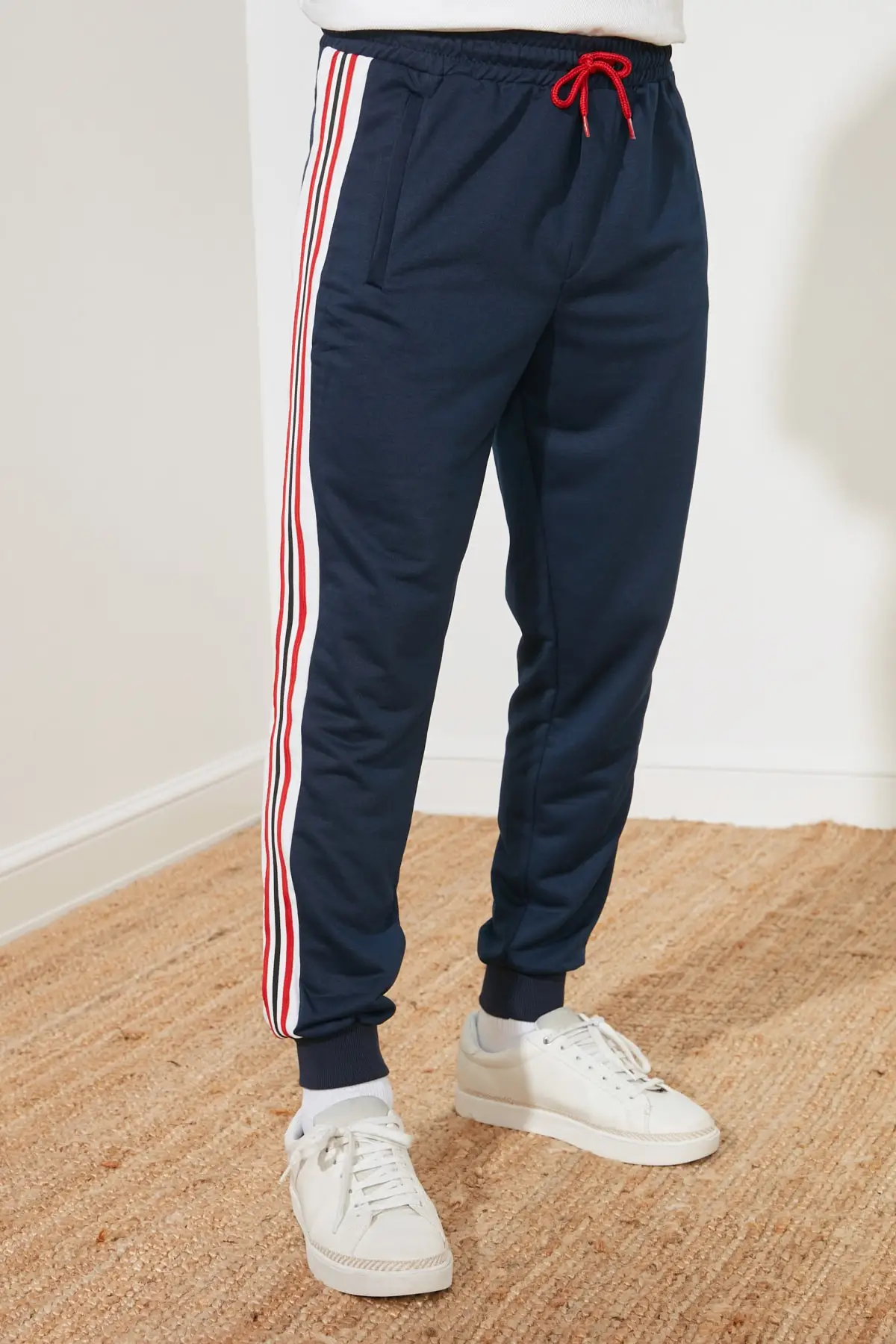 

Trendyol Men 'S Regular Fit Sweatpants TMNSS21EA0130