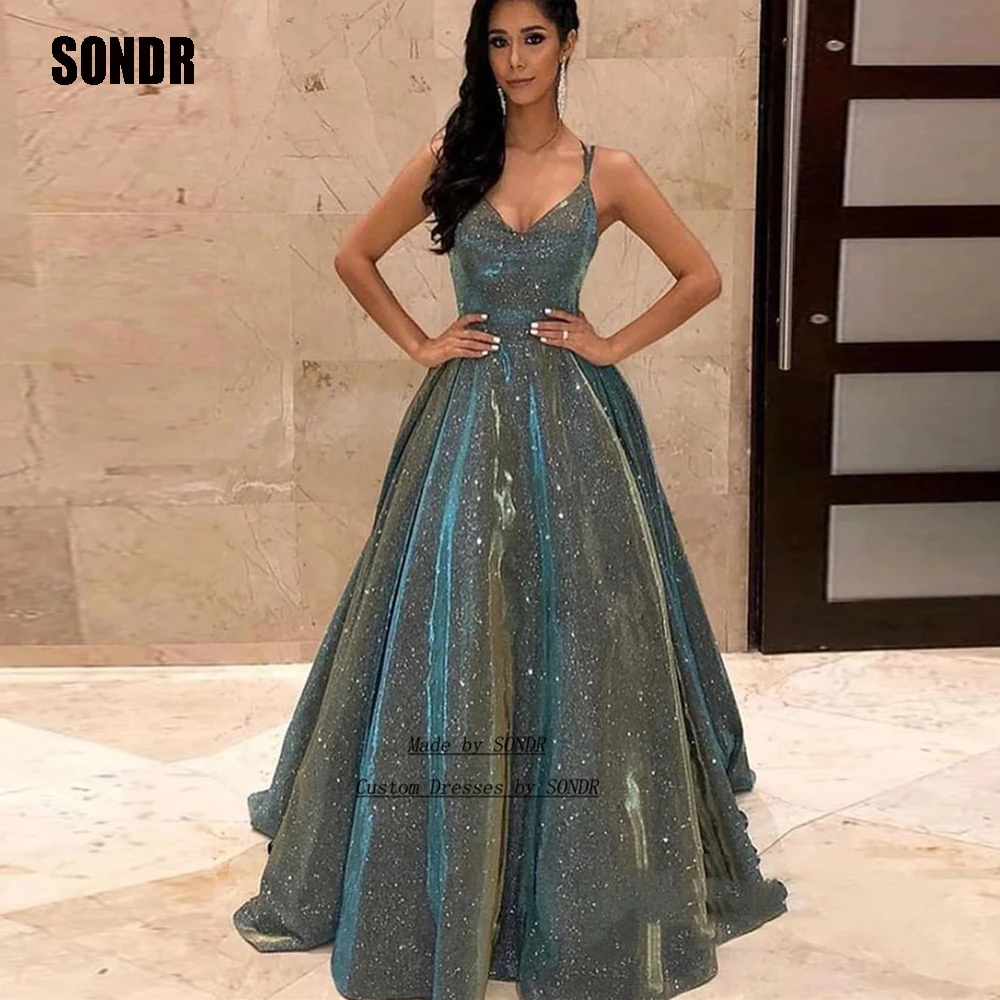 

Длинные блестящие вечерние платья с открытой спиной, без рукавов