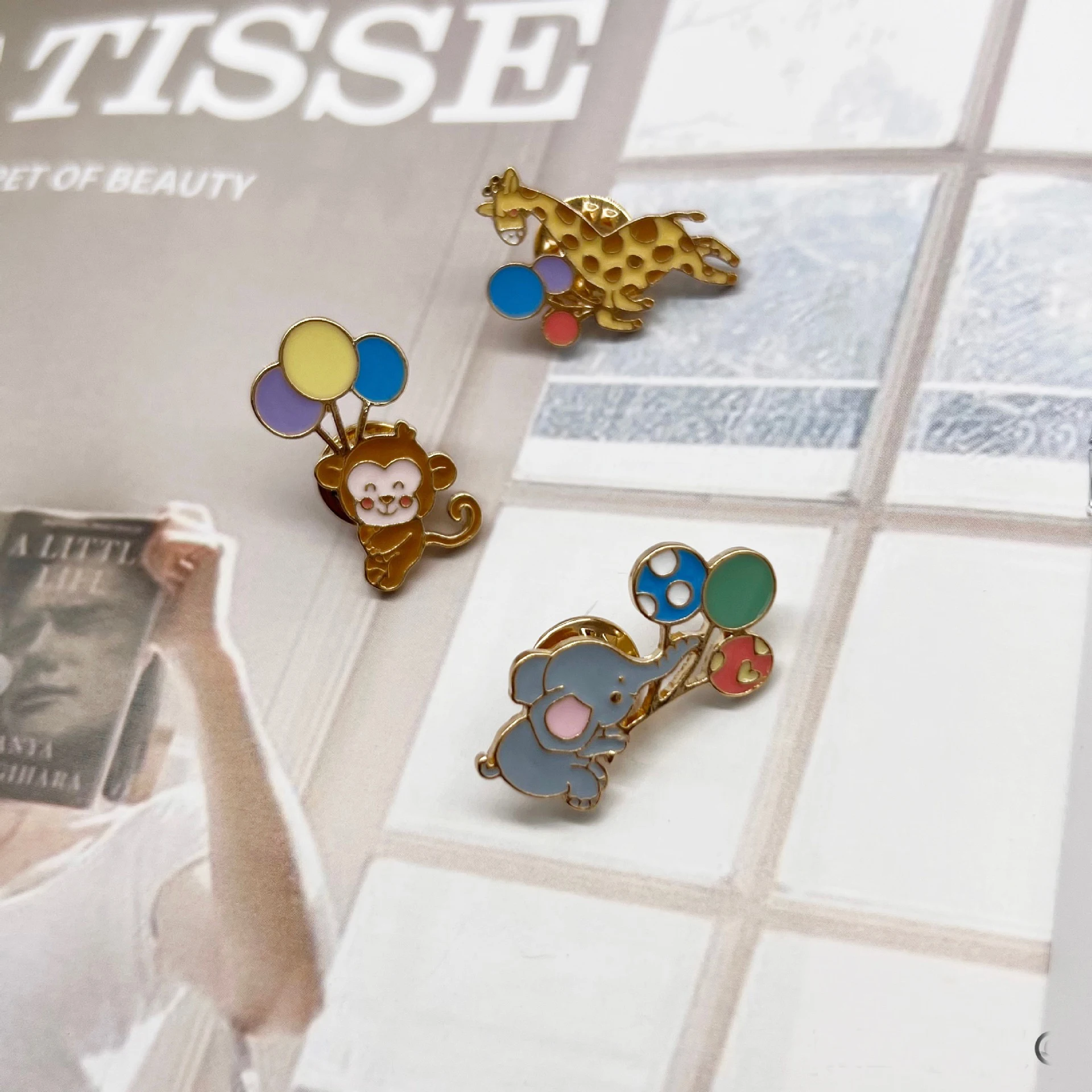 

Cute Balloon Small Animal Alloy Brooch Elephant Monkey Giraffe Enamel Pin Hat Backpack Alloy Badge Jacket Shirt Jeans Lapel Pins