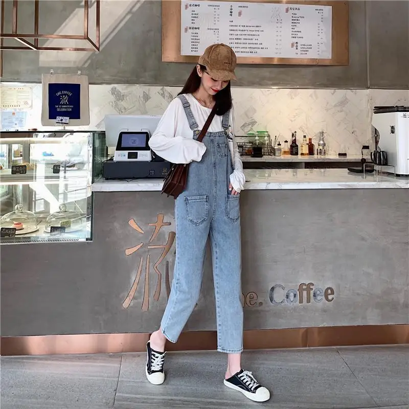 2022 New all-match age-reducing, loose, high-waists, light-colored straight leg jeans with nine-part overalls for women